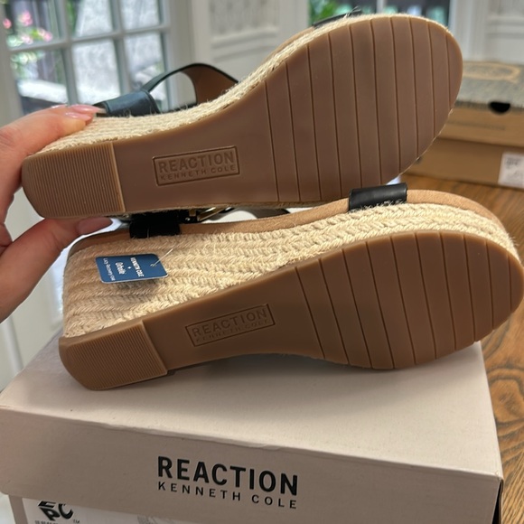 Kenneth Cole Reaction Black Wedge Sandals - Picture 6 of 6